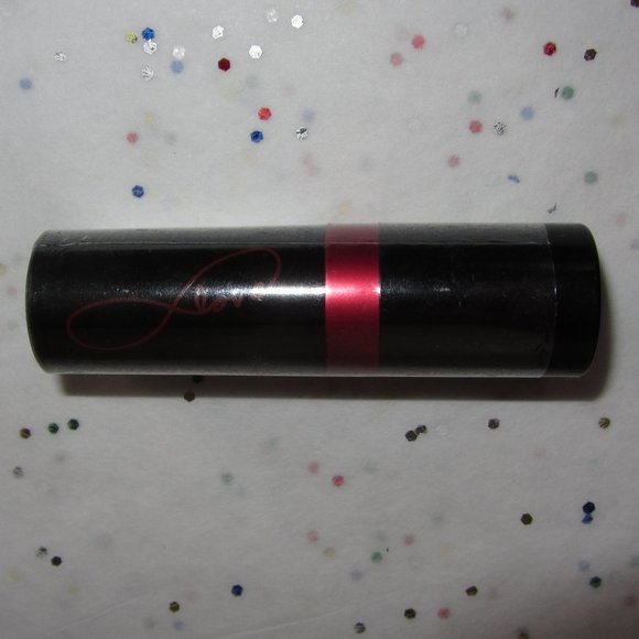 *MUST BUNDLE* Revlon Super Lustrous Lipstick 745 Love Is On - Picture 2 of 5